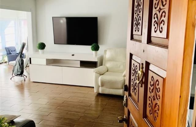 4990 Northwest 102nd Ave 103-2 - 4990 NW 102nd Ave, Doral, FL 33178