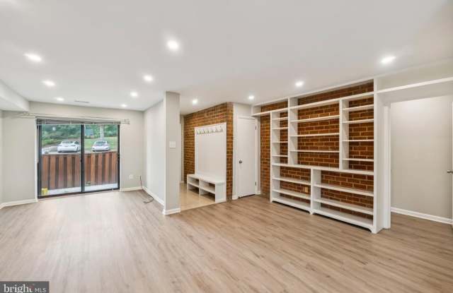 3437 SUMMIT CT NE #3437 Gallery 2