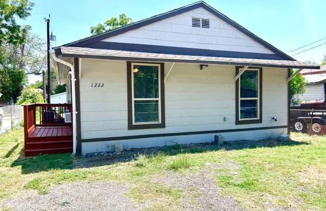 *COMING SOON* 2 Bedroom / 1 Bath Duplex Near Lackland AFB! photos photos