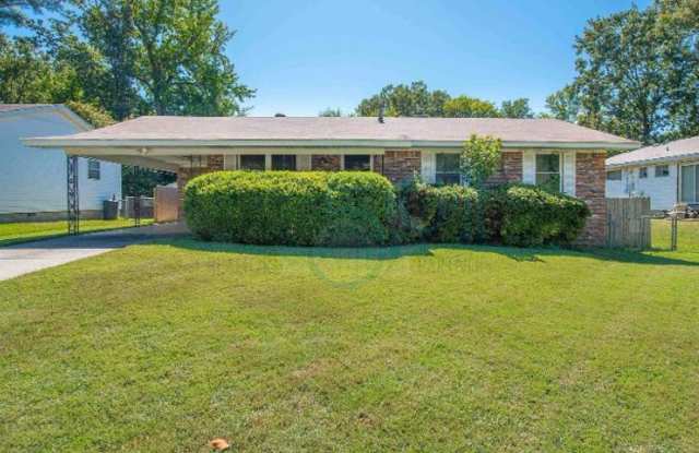3BR 2BA Great family home with Carport and Covered Back Patio - 10005 Brooks Lane, Little Rock, AR 72205