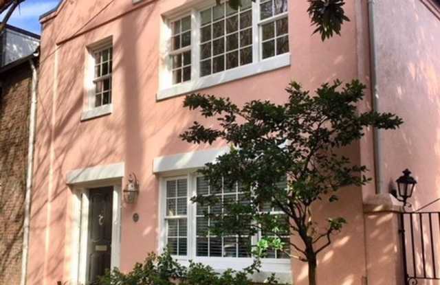 Downtown Town House - Steps to the Battery, Colonial Lake and King Street! photos photos