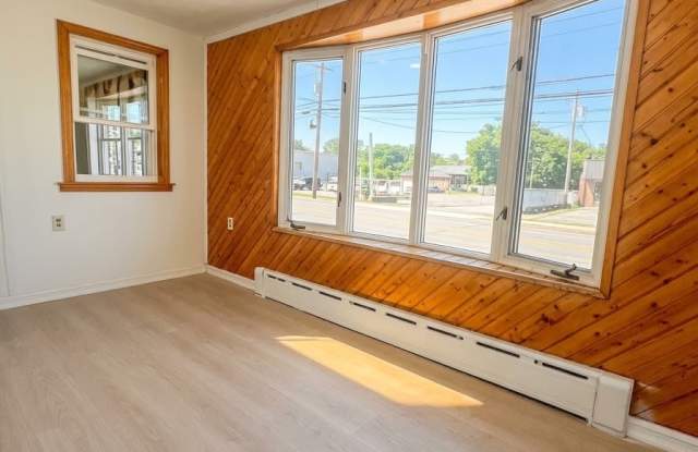 249 N Macquesten Pkwy Gallery 2