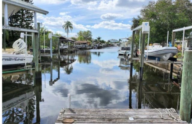 802 WHITE HERON BOULEVARD - 802 White Heron Boulevard, Ruskin, FL 33570