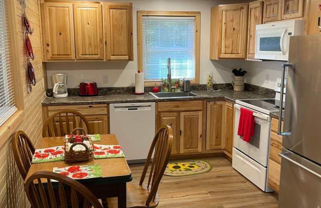 4361 East Fork Road Gallery 4