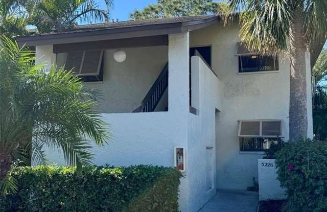 5228 WILLOW LINKS photos photos