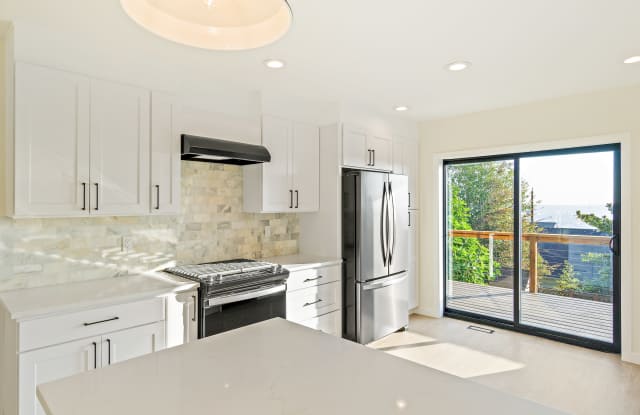 3038 37th Avenue Southwest Gallery 4