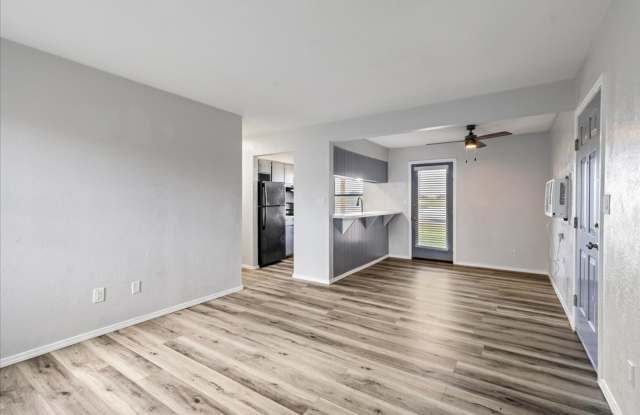 Beautifully Renovated 1Bed /1Bath Apartment Home Gallery 1