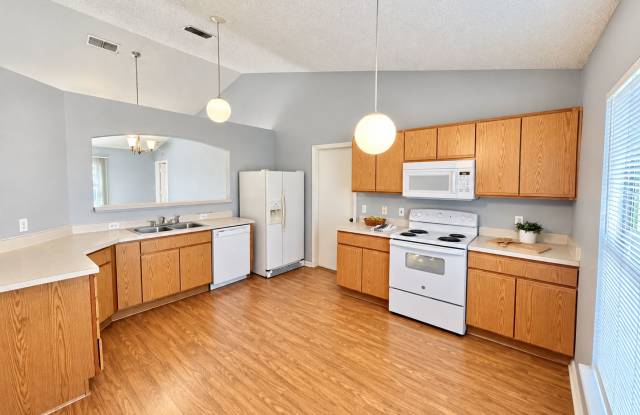 Clean 3BD/2BTH Home in Spring Hill! Gallery 3