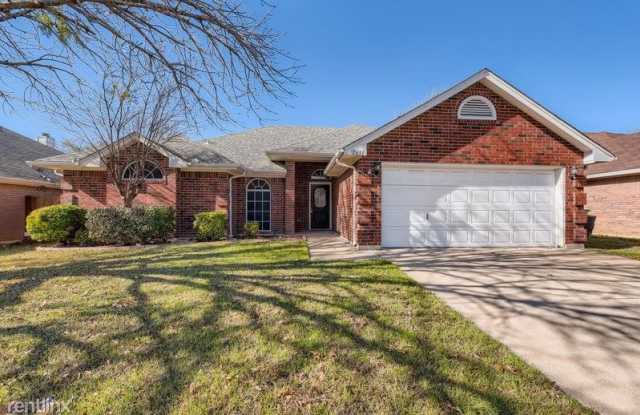 7333 Glen Dr - 7333 Glen Drive, Watauga, TX 76148