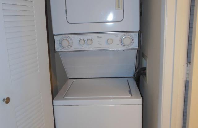 ONE BEDROOM ONE BATHROOM !!! WITH W/D Gallery 4