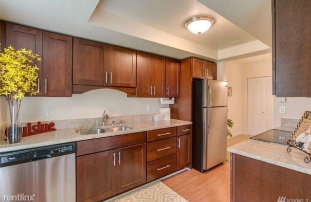 4647 W Lake Sammamish Pkwy NE E301 - 4647 West Lake Sammamish Parkway Southeast, Issaquah, WA 98027