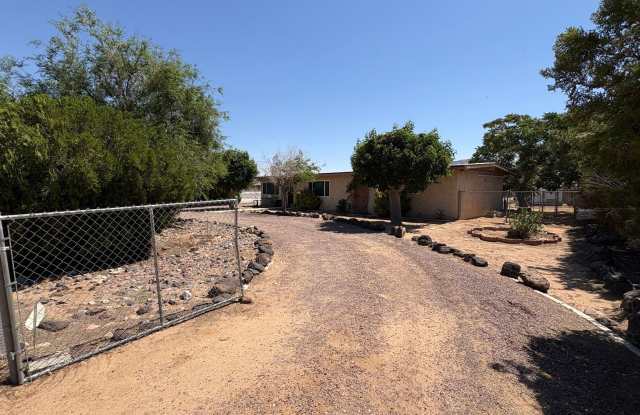 Desert Living in Apple Valley — Spacious Estate with Privacy & Comfort photos photos Desert Living in Apple Valley — Spacious Estate with Privacy & Comfort photos photos