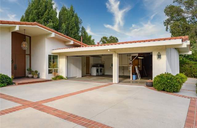 5465 Middlecrest Road Gallery 3