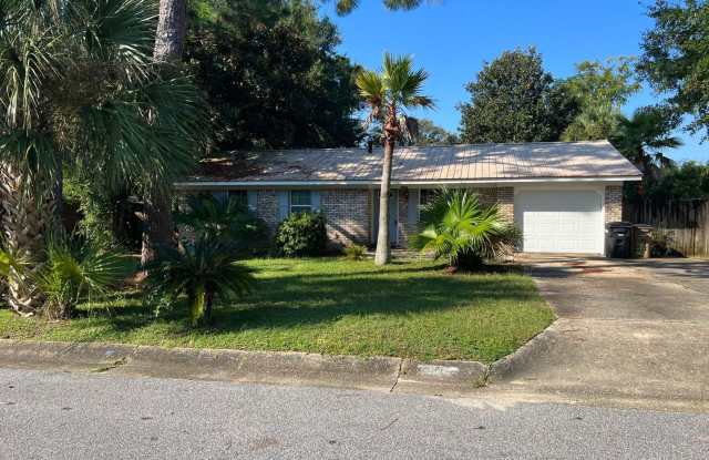 Pensacola - Mallory Heights - 3 Bedroom, 2 Bathroom with pool - 2855 Bayview Way, Pensacola, FL 32503