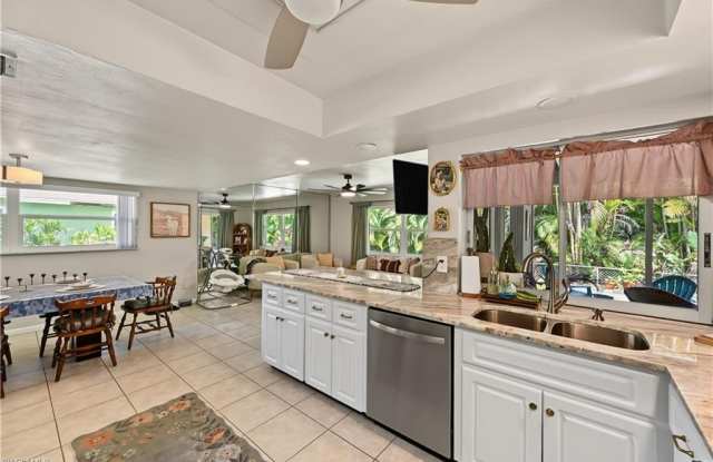 1137 N Town And River Dr Gallery 3