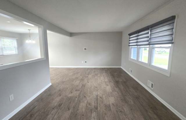 Welcome to this 4 bedroom 2 Bull Bathroom home with a Garage Gallery 4