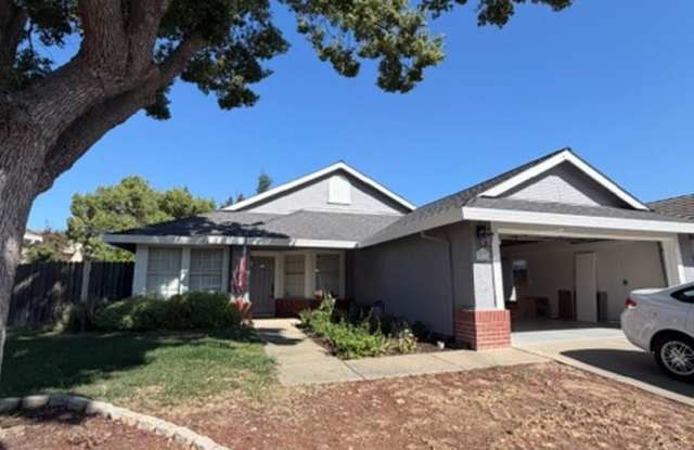 Beautiful 3 Bedroom and 2 Bathroom Home in Elk Grove $2,900.00 Gallery 1