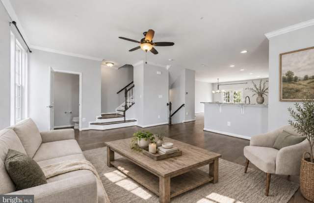 7011 DARBEY KNOLL Drive Gallery 3