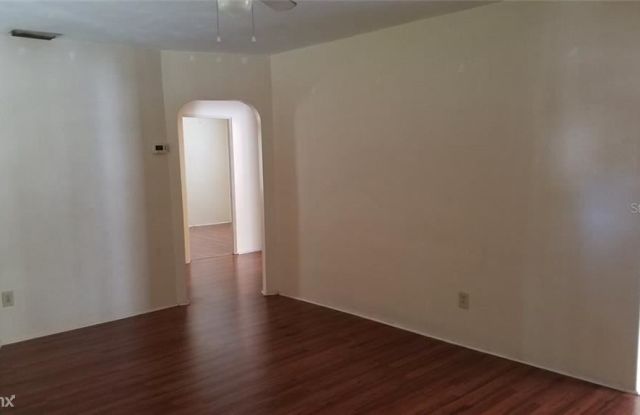 1335 Augusta Ln S Gallery 4