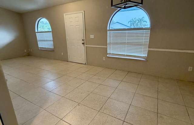 5205 SE Primrose Way Gallery 2
