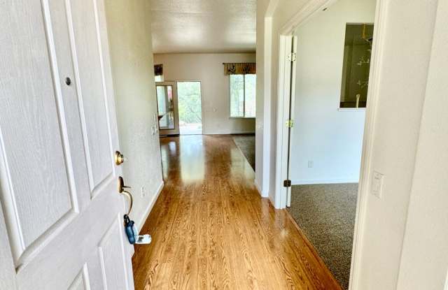 Adult 55+ Lovely Home in Springfield @ Whitney Oaks with a View Gallery 3