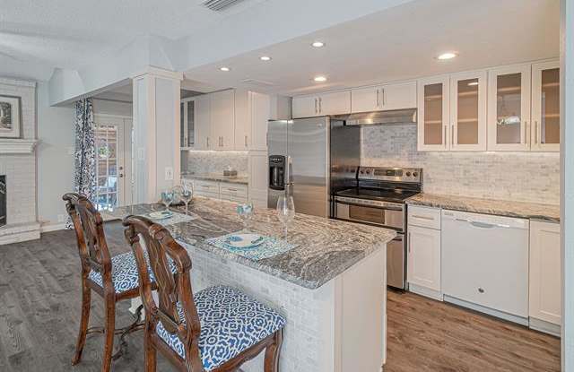 3177 Golden Oak Gallery 3