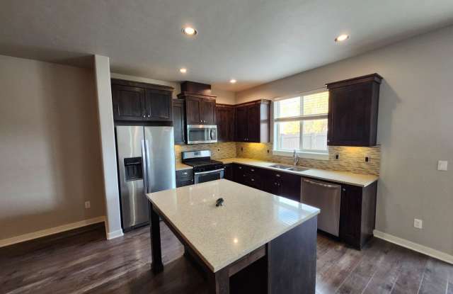 Beautiful 3 Bed/2.5 Bath Pahlisch Townhome with Fully Fenced Backyard Gallery 3
