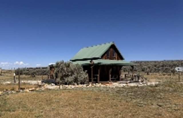 1 Bedroom/1 Bathroom - All Utilities Included(Propane, Direct TV, Electric, Internet) Gallery 1