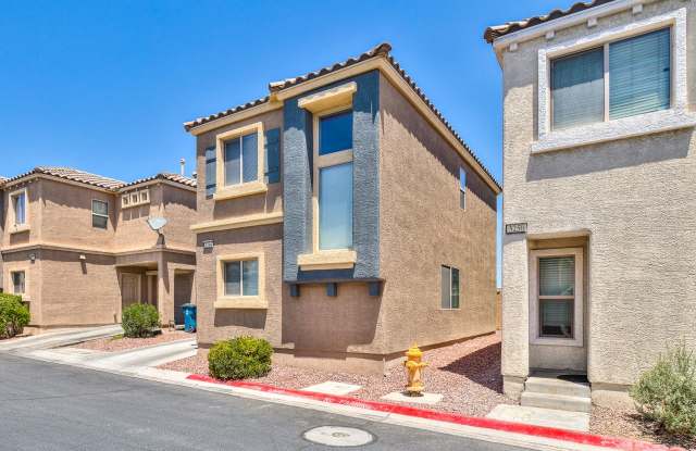 Two-Story 3-Bedroom, 2.5-Bath Home Near Nellis and Hacienda Gallery 4