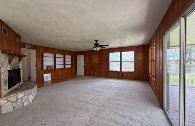 Attractive 3-bedroom, 2-bath home with river view Gallery 4
