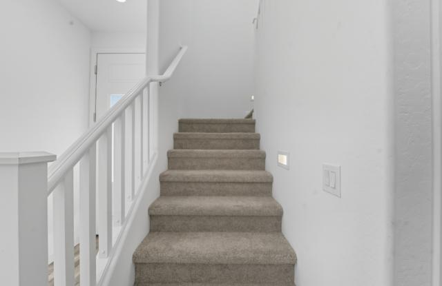 Like new Luxurious Modern townhome with 2 Master Suits in Warner Meadows Gallery 4