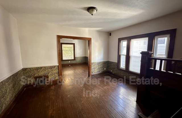 464 Crestwood Avenue - A Gallery 4