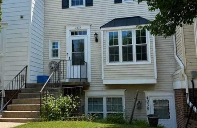 4037 SUMMER HOLLOW Court Gallery 1