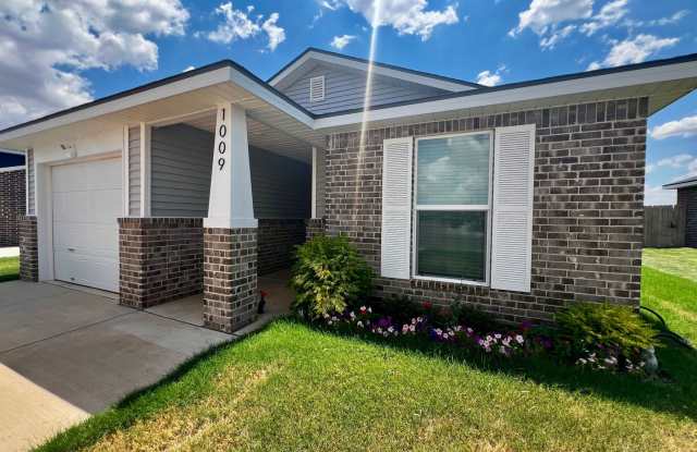 Recently Constructed 2 Bedroom In Harvest - 1009 East 21st Street, Lubbock County, TX 79382