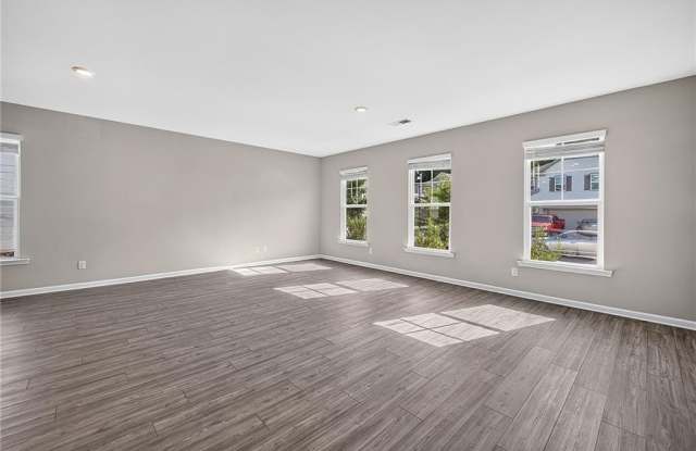 323 Golden Eagle Parkway Gallery 2