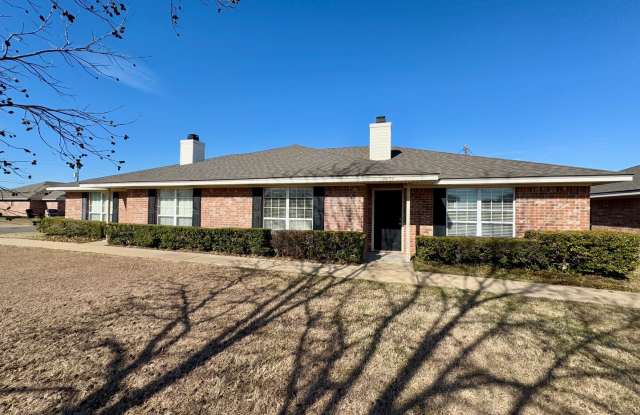 Duplex *LEASING SPECIAL AVAILABLE* photos photos