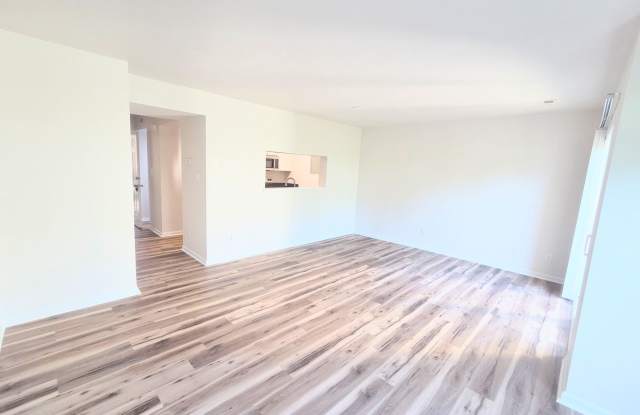 3 bedroom/ 1.5 bathroom- The Midlands Gallery 4