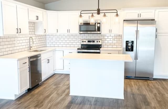 825 United Drive - 825 United Drive, Horace, ND 58047