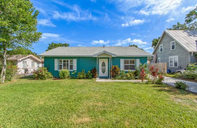 Eustis 2/2 w/ attached 1/1 In-law Suite. photos photos