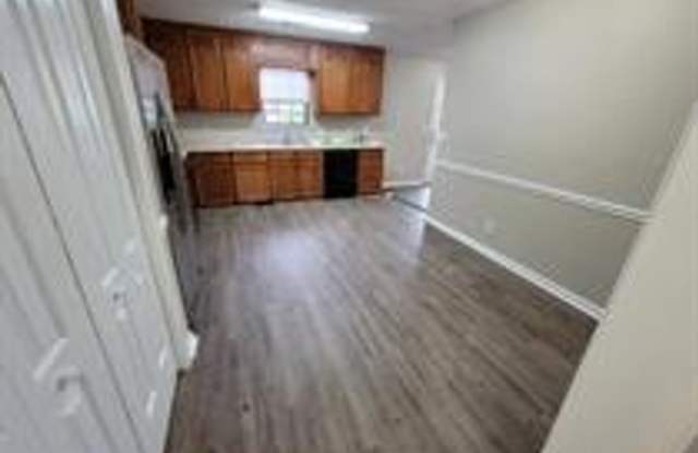 Coming Soon: Newly Renovated Cozy & Spacious 3 Bedroom Home with Garage and Private Backyard Gallery 4