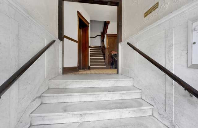 6225 S Dorchester Avenue Gallery 3
