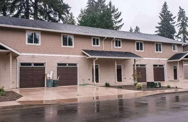 **SPRING SPECIAL- $400 off first months rent** 3 Bedroom Duplex in Veneta photos photos