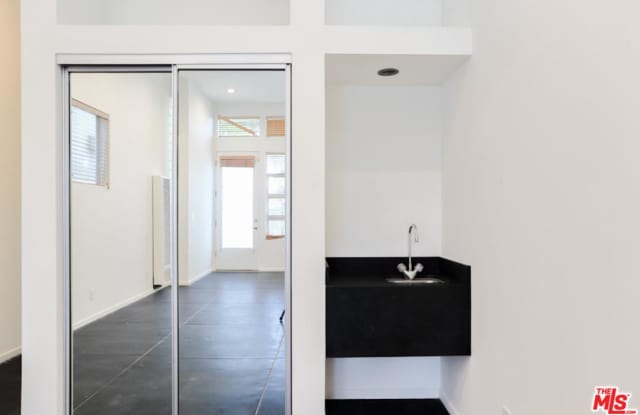 229 WINDWARD Avenue Gallery 4