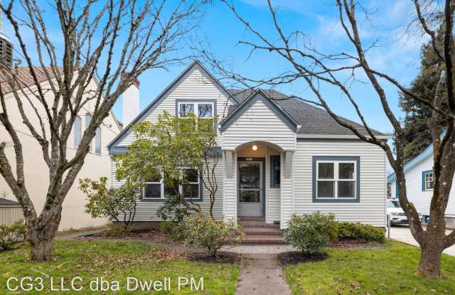 7036 SE 18TH AVE - 7036 Southeast 18th Avenue, Portland, OR 97202