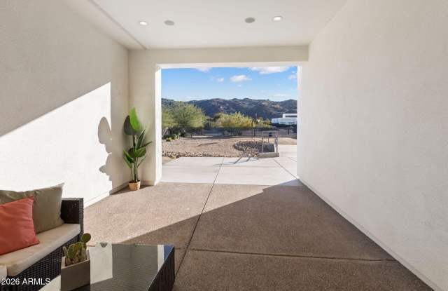 2252 E SOUTH MOUNTAIN Avenue Gallery 2