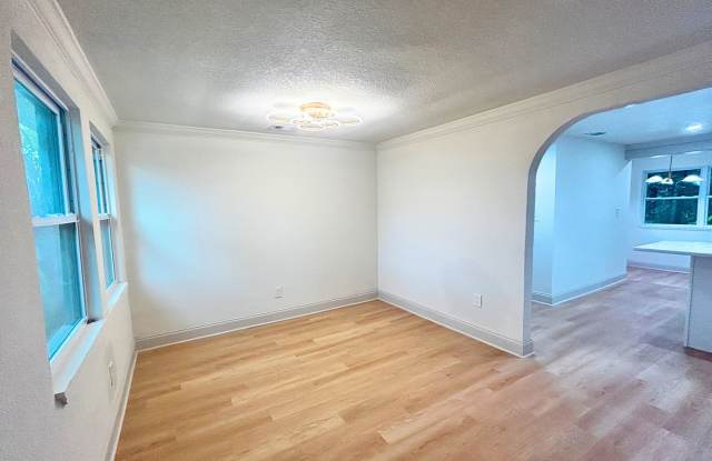 Newly Renovated 2-Bed, 1-Bath Duplex with Modern Upgrades Gallery 4