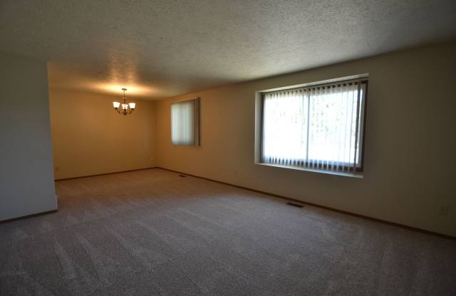 3 Bedroom 2.5 Bath Available Now Gallery 3