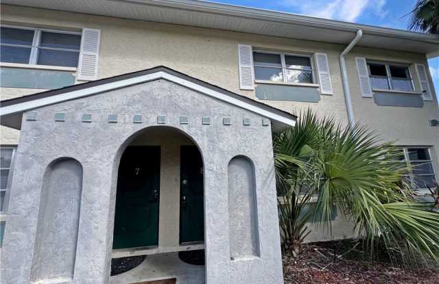 6635 Warwick Circle unit: 8 photos photos