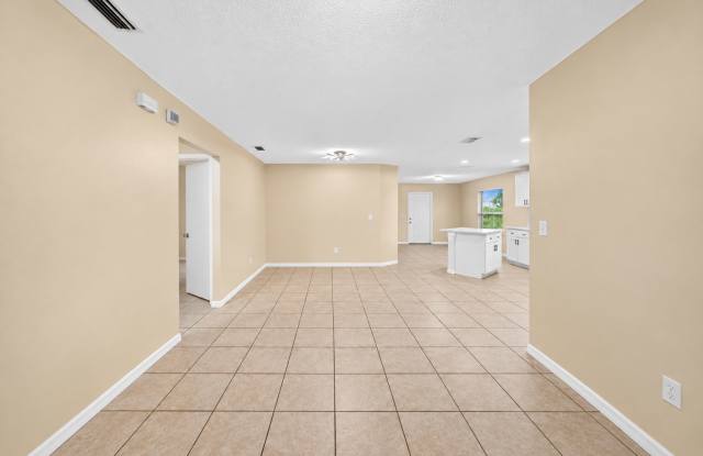 Remodeled 3-Bedroom Home in Holly Hill Gallery 3