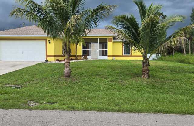 Huge Three Bedroom- 2 bath + den, 2 car garage photos photos